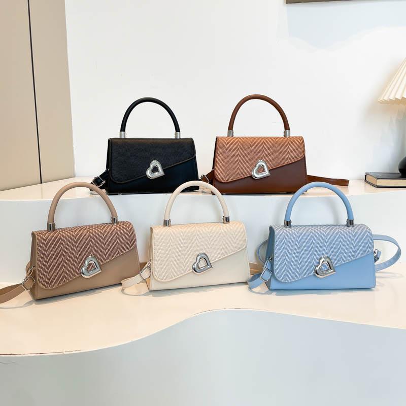 パーティーバッグ レディース ショルダーバッグ スパンコール 斜めがけ 小さめ 鞄 カバン おしゃれ かわいい PU レザー ステッチ ロック付き ブラック ブラウン カーキ ホワイト ブルー