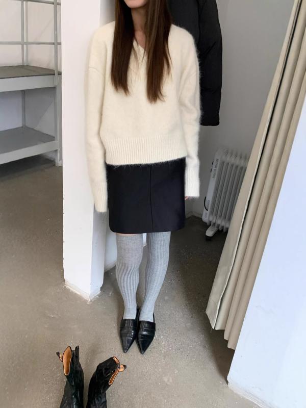 ニット レディース Vネック プルオーバー セーター アルパカ 混紡 無地 長袖 ゆったり 柔らかい ふわふわ 秋冬 トップス カジュアル オフィスカジュアル 韓国風 かわいい ホワイト グレー