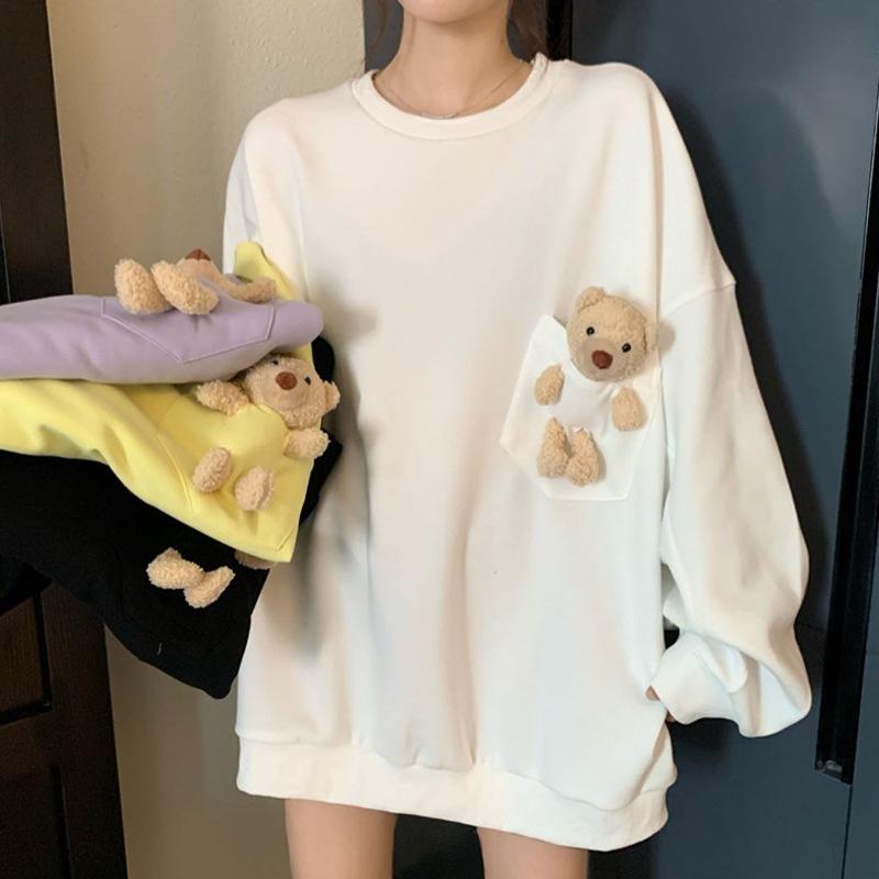 トレーナー レディース 長袖 プルオーバー くま柄 ポケット付き ゆったり ミドル丈 カジュアル 学生 通学 春秋 オールシーズン おしゃれ 無地・カテゴリ: スウェット・トレーナー・柄: アニメ・スタイル: プルオーバー・シルエット: ルーズフィット・セット内容: 単品・着丈: 50cm〜65cm・袖丈: 長袖・袖型: ラグランスリーブ・ネックライン: ポロ襟・厚さ: 薄手・流行の要素: ポケット・面料: シェニール・主成分: スパンデックス30%以下・カラー展開: パープル、ブラック、ホワイト、イエロー・サイズ展開: M、L、XL、2XL・スタイル: クール・対象性別: 女性