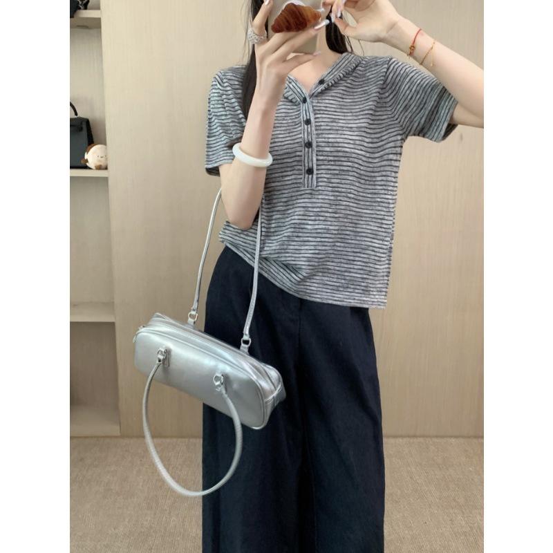 ニット レディース 配色 ボーダー柄 パーカー プルオーバー 灰色 黒 快適 普段使い 部屋着 リラックス ゆったり 体型カバー ポリエステル