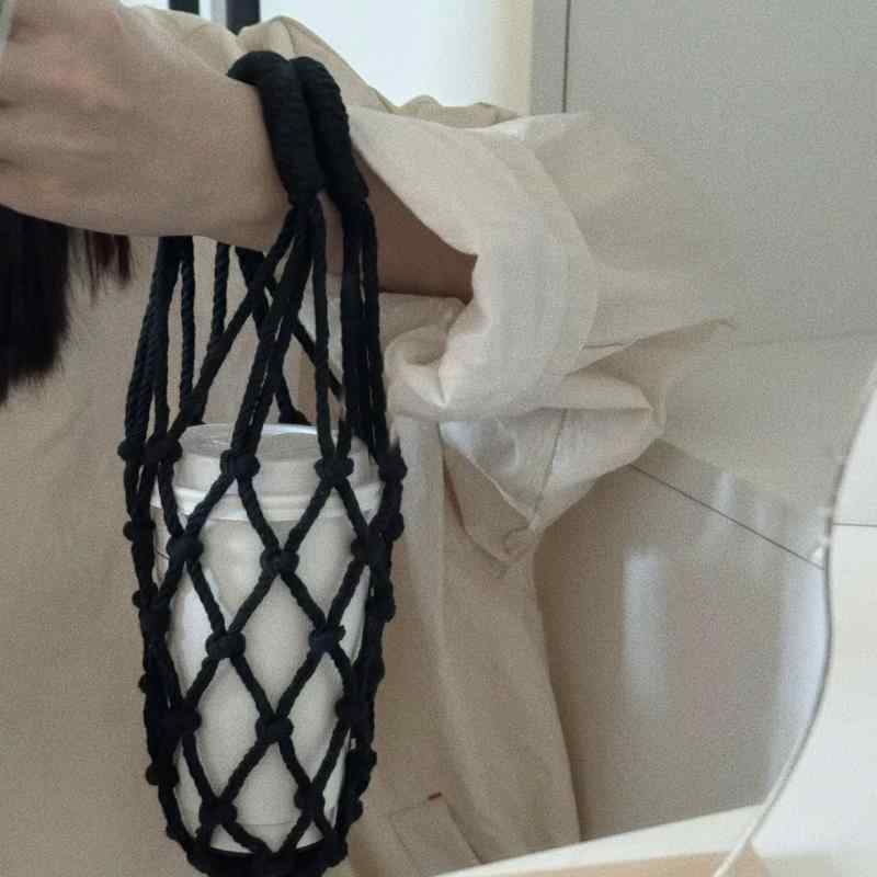 カップホルダー 韓国風 コーヒーカップ 提げ袋 手編み 水筒ホルダー 500ml以内 シンプル 無地 ブラック..