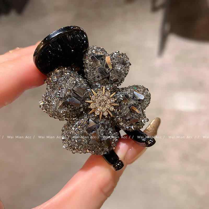 ヘアクリップ レディース 四つ葉 クローバー バンスクリップ ヘアアクセサリー まとめ髪 ポニーテール 髪留め 髪飾り アクリル製 花柄 フラワーモチーフ ブルー ラインストーン付き おしゃれ かわいい 韓国風 日常使い ファッション