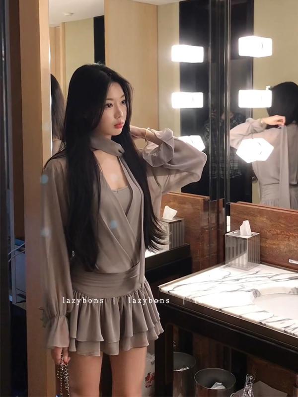 ワンピース レディース 春夏 Vネック Aライン 半袖 きれいめ 無地 高見え 上品 ミニ ショート丈 黒 ブラック グレー オフィス 通勤 デート お呼ばれ