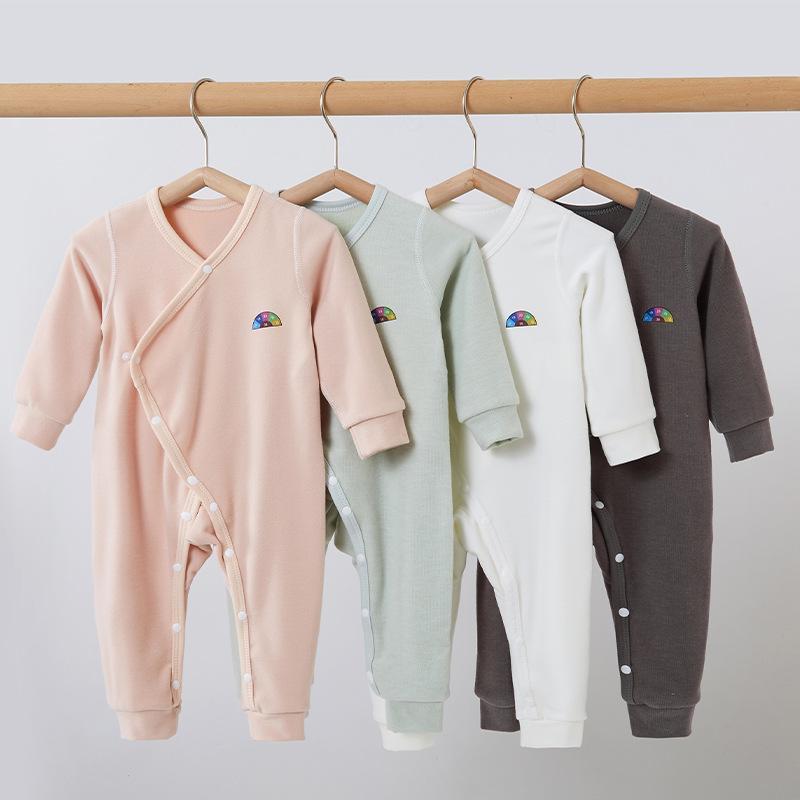 ・面料名称: 徳绒・适合季节: 春秋,冬季・袖长: 長袖・是否连帽: 不连帽・厚薄: 加厚・主面料成分: 粘纤・主面料成分含量: 62%・闭合款式: 斜襟单排扣・风格: 韩版・款式: 长爬・颜色: 白色,海洋绿,柔粉,深灰色・适合身高: 59cm,66cm,73CM,80cm,90cm・产品类别: 连身衣、爬服