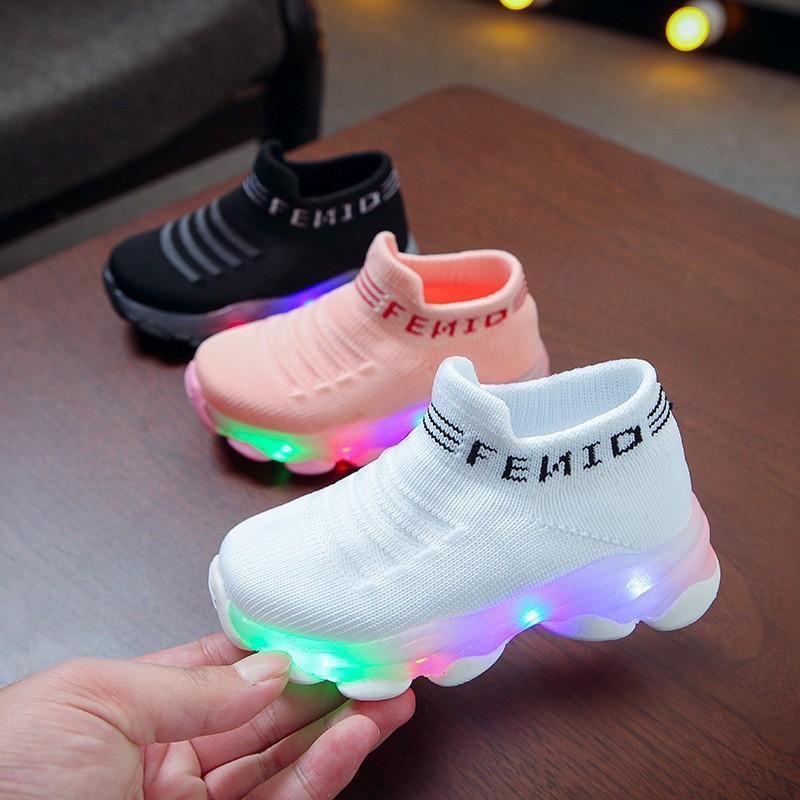 キッズ スニーカー LED 発光 スポーツ シューズ スリッポン メッシュ 軽量 滑り止め 運動靴 白 黒 ピンク系 春夏 秋冬