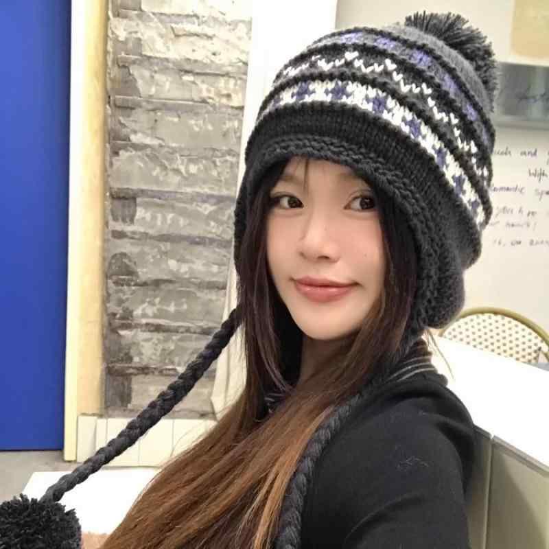 ニット帽 レディース 秋冬用 小顔効果 防寒 裏起毛 毛糸帽子 ポンポン付き 耳あて付き 暖かい ビーニー かわいい おしゃれ ミセス 女性用 ベージュ ブラック コーヒー
