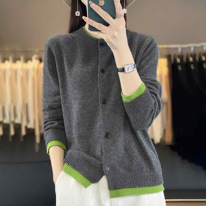 ・面料: 安迪绒・主な素材: 粘胶纤维30%以下・柄: 拼色・厚さ: 厚手・組み合わせ: 単品・フィット: ゆったり・袖: 通常袖・ネックライン: ラウンドネック・袖丈: 長袖・特徴: ボタン・製法: 色織り・カラー: キャメル,ライトグレー,コーヒー,レッド,ダークグレー,ブラック・サイズ: M,L,XL,XXL・スタイル: 日韓カジュアル・着用方法: カーディガン・フロント: シングルブレスト・スタイル: 韓国風・製品カテゴリ: セーター