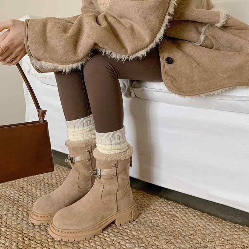 ・靴の材質（甲）: 牛革+本革スエード・靴底材質: 超軽量TPR・靴帮高: ハイカット・つま先の形状: ラウンドトゥ・ヒールの形状: プラットフォーム・内側の素材: ラムウール+ウール混紡・履き口の深さ: 深口・ヒールの高さ: 5cm・スタ...