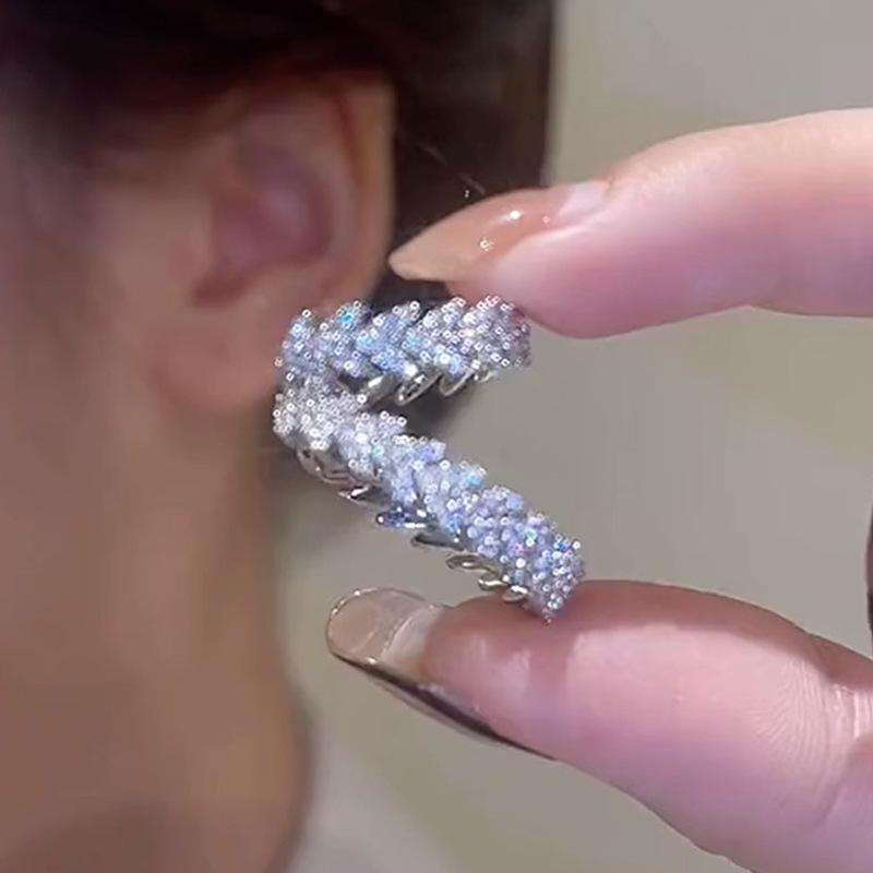 イヤリング レディース ジルコニア イヤーカフ 幾何学型 麦穂モチーフ 水钻 耳骨クリップ 小ぶり ノンホールピアス 電気メッキ加工 軽奢風 フォーマル パーティー(4.0)