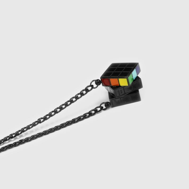 ネックレス 立方体 幾何学模様 ドロップペイント 十字チェーン 個性派 ファッション トレンド U字 幾何..