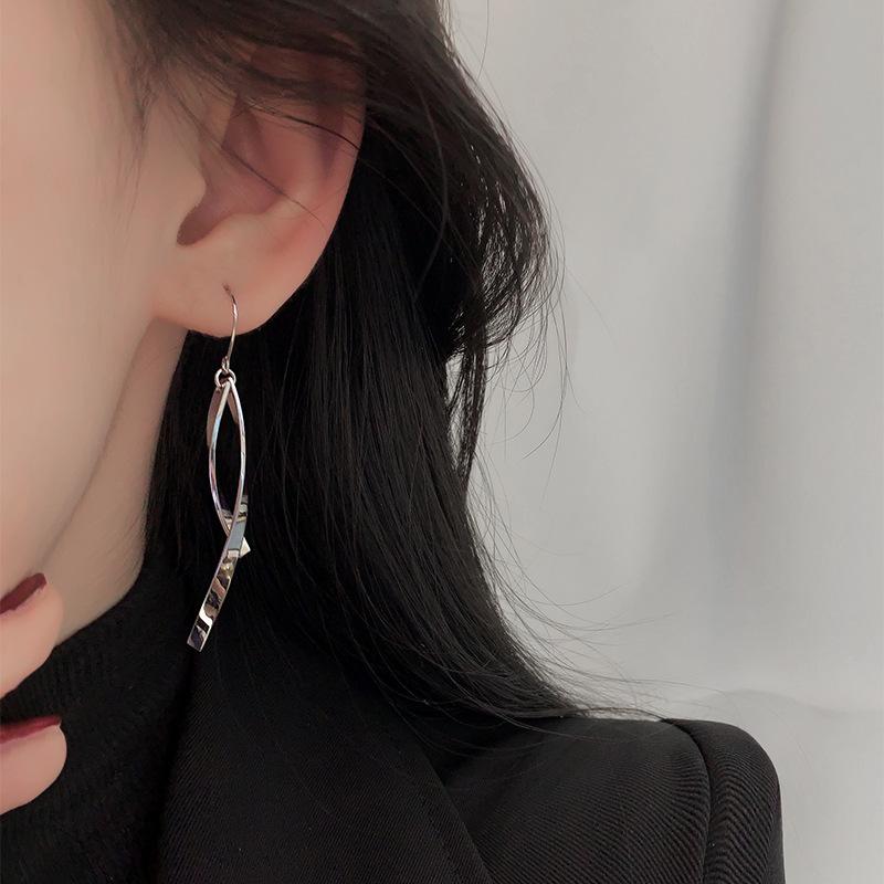 ピアス レディース シルバー 925 銀針 ライン 流れる ような タッセル 軽やか 高級感 幾何学模様 通勤 ファッション(4.0)