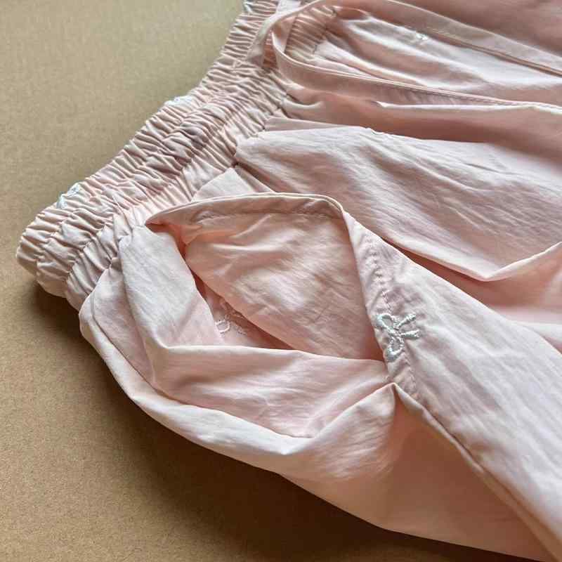 ・素材: ポリエステル・パンツスタイル: ストレートパンツ・パンツ型: ワイドレッグ・パンツ丈: フルレングス・ウエスト: ゴム・厚さ: 薄手・ディテール: ポケット・カラー: ピンク, ブルー・サイズ: S, M, L, XL, XXL・スタイル: カジュアル・性別: 女性・カテゴリー: カジュアルパンツ・主な素材の含有量: 95%以上・ストレッチ: わずかにあり・加工: 刺繍