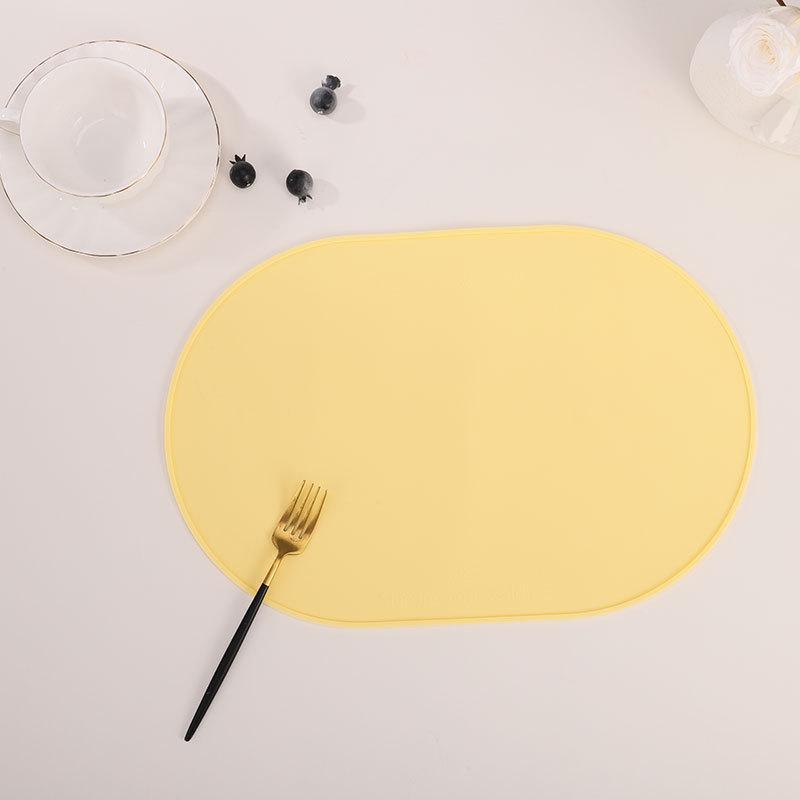 ランチョンマット シリコン製 防水 防油 断熱 プレースマット 学生用 給食 シンプル 無地 緑 深紅 グレ..