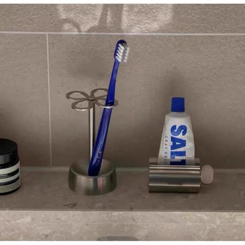 歯ブラシスタンド 四つ葉 クローバー ステンレス 歯ブラシホルダー 歯磨き粉 チューブスタンド 歯ブラシ立て 歯ブラシ入れ 洗面台 収納 雑貨
