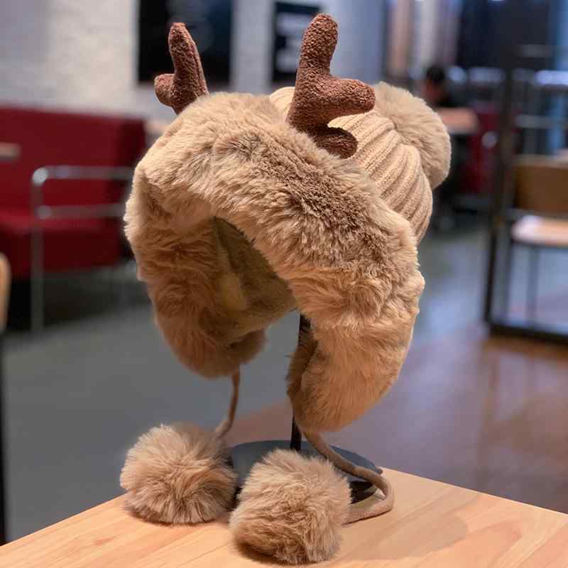 Knit Hat - 帽子 レディース 秋冬 ミルクティーカラー 鹿の角 ボンボン付き 耳当て付き 防寒 あったか モコモコ ふわふわ かわいい 雷鋒帽