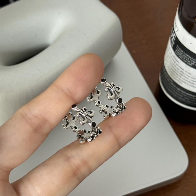 ピアス レディース 高級感 十字架 イヤリング メンズ 軽奢 レトロ 透かし彫り ファッション 個性 的 電気メッキ 加工 トレンド アクセサリー ブラック ホワイト