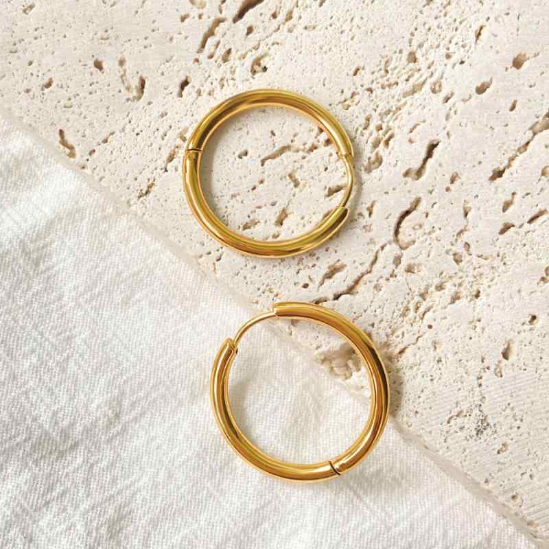 ピアス 男女兼用 チタン鋼 イヤリング 幾何学模様 ゴールド 小 大 電気メッキ加工 冷淡風 個性 トレン..