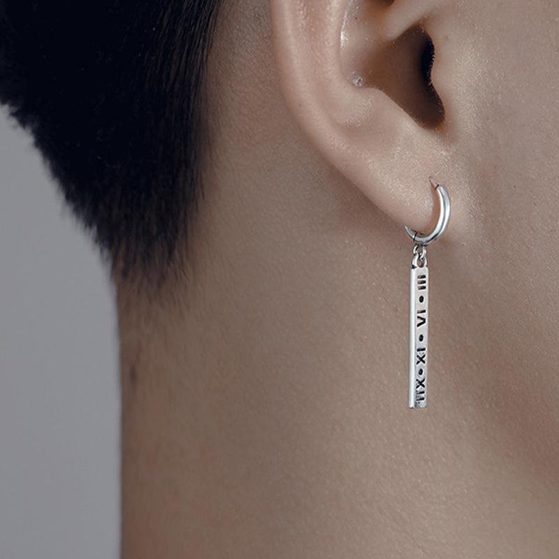 シルバー イヤリング 男性用 高級感 ロゴ プレート 片耳 メンズ ドロップ 小さめ 韓国風 デザイン アク..