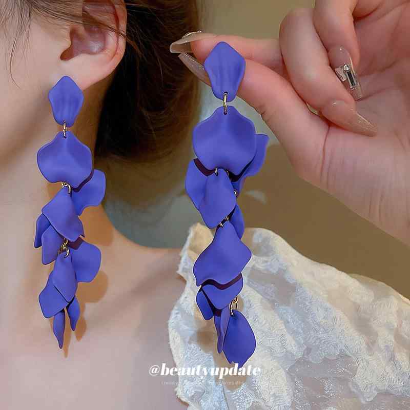 ピアス レディース ローズ 花びら ロング タッセル 森ガール 小ぶり ファッション かわいい イヤリング 高見え 電気メッキ加工 アクリル 赤 緑 黒