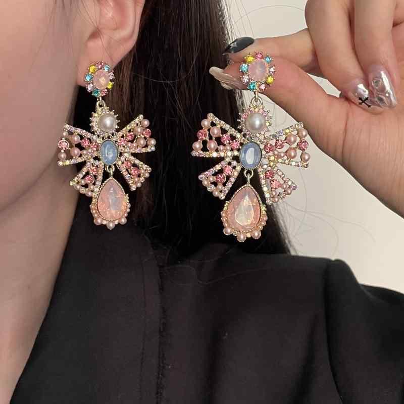 イヤリング レディース かわいい ピンク系 カラー 水晶 パール 蝶々 結び チタン 合金 電気メッキ 加工 キュート フェミニン