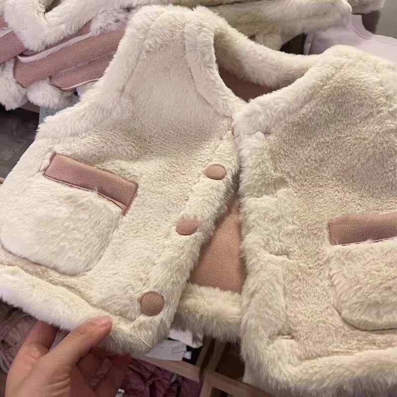 ・スタイル: 甜美・款式: 开衫・厚さ: 加厚・是否连帽: 不连帽・画像実写: 実写モデルあり・元素: 潮范・主な生地成分: ポリビニルアルコール繊維81~90%・安全レベル: B類・閉鎖タイプ: シングルブレスト・インナータイプ: 毛皮インナー・カラー: ピンク・適合身長: 80cm, 90cm, 100cm, 110cm, 120cm, 130cm, 140cm・製品カテゴリ: 子供用ベスト