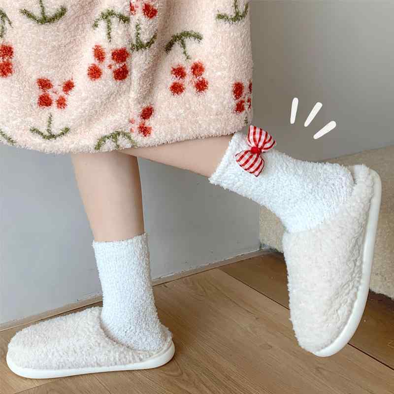 靴下 レディース 睡眠用 厚手 珊瑚フリース 蝶結び ミドル丈 ルームソックス 秋冬 かわいい 吸汗 保温 パープル グリーン オレンジ ブルー ホワイト ピーチ イチゴ オレオ バナナ アボカド