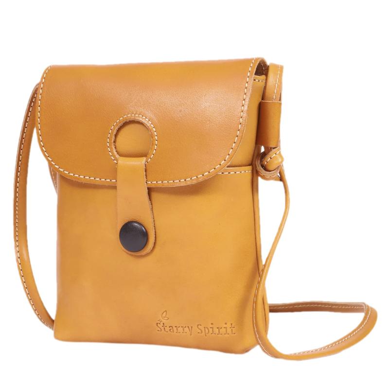 StarrySpirit ショルダーバッグ スマホショルダー レディース 斜めがけ 本革 軽量 小さめ SLS3【シンプル本革ミニショルダー】縦型の上品なデザインでオフの日はもちろんオフィスにもぴったり。なめらかでしっかりとした本革素材がどんなお洋服にもマッチ。季節問わずおしゃれにコーデを楽しめます【キャッシュレス時代にぴったりなショルダー】フロント1ポケット。メインポケットは浅深2つに分かれているのでスマホやファンデーション、リップなど小物を分けて。背面のミニポケットはクレジットカードやポイントカード、診察券も収納可能。これひとつでお出かけできる便利な本革ミニショルダーです【機能面、実用性にも優れたアイテム】スナップボタンでとまるフラップは落下対策も万全。 ショルダーストラップはお好みに合わせて長さ調整できるので服装にあわせたアレンジがお楽しみいただけます。【サイズ・仕様】265gの軽量設計。幅10cm×高さ18cm、厚み4cmのマチつきだからスマホの出し入れもラクに行えます。シックなカラーからビビッドカラーまで5色をラインナップ。色違いでそろえて気分を変えて楽しむのもおすすめです。本革素材にはシミ、シワなどばらつきがありますがそれらは不良品ではございません。革が持つキズ、シワは天然の証としてそれらを隠す表面加工は敢えてしておりません。目立つものを除き、ある程度は革の個性として認識しております。本革ならではの個性としてお楽しみ頂ければ幸いです。【企画製造から販売、品質管理と適正価格を常に追求しています】商品をお手にしていただいたすべてのお客様にご満足いただけるよう、弊社指定の製造会社様とは随時、品質維持、向上について意見交換し、「より高品質をよりお得に」をモットーにして運営させていただいております。 Starry Spiritはお客様に末永く安心してお使いいただけるよう、弊社の日本人スタッフが企画製造から検品、販売、アフターまできちんと対応致しておりますのでご安心してお買い求めくださいませ。