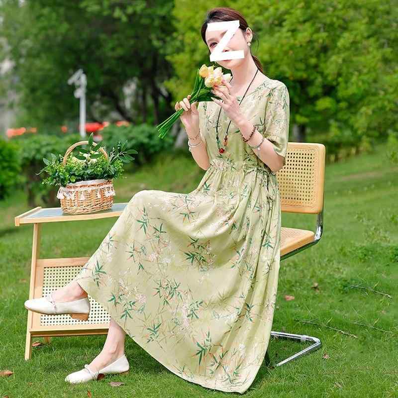・カテゴリ: 連衣裙・スタイル: 文艺复古、中国風・主な素材: PVC・ネックライン: 円領・袖丈: 短袖・カラー展開: 浅緑竹葉、緑竹清風、紫藤花、暖陽花径、踪影墨韻、藍韻幽花、緑野仙蹤、夜花軽語、水墨蝶夢、緑葉薔薇、紅葉薔薇、金桔緑葉、蝶恋花、油画薔薇、青花瓷、万朵小紅花、繁花、粉色薔薇、春意盎然、千枝落葉、黒白圓点、水墨蘭花、彩片裂痕、灰墨波点、藏青色、酒赤色、天藍色、香芋紫・サイズ展開: XL（45-55kg推奨）、2XL（55-62.5kg推奨）、3XL（62.5-70kg推奨）、4XL（70-77.5kg推奨）、5XL（77.5-85kg推奨）