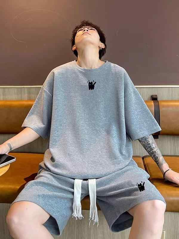 乐天商城 - メンズ Tシャツ セットアップ ワッフル 柄 短袖 シャツ ショートパンツ 組み合わせ ルームウェア スポーツウェア ゆったり フィット ポリエステル 100% 無地 デザイン 丸首 肩落とし 袖 中間丈 夏 春 秋 オールシーズン 黒 白 グレー 青少