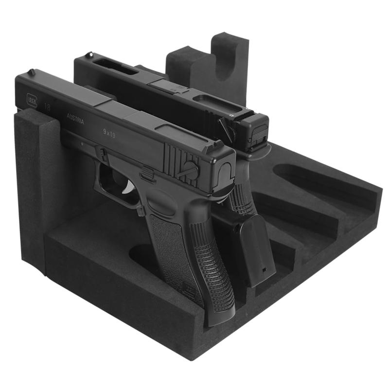 ハンドガン スタンド 4丁掛 EVA素材 キズ防止 軽量 ハンドガン用 ガンラック 9HEART【高い保護機能】高密度の発泡体（EVA樹脂素材）で、ハンドガン表面のペイントやコーティングを傷つけません。【4丁掛け】小型ハンドガンでも大型ハンドガンでも、しっかりと固定します。【軽量コンパクト】わずか147g、構造がシンプルで、ハンドガンの覆い隠すことなく、コレクションとして飾って置くことに適しています。【簡単組立】　張り付けるだけです。（頻繁にスタンドを移動する場合、同梱の釘でしっかり固定することを強くお勧めます。）【サイズ】　長さ250mmx幅180mmx高さ130mm