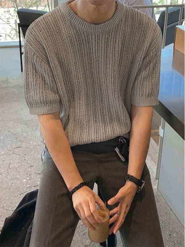 ニット 半袖 Tシャツ 男性 夏 薄い タイプの 韓国 系 ファッション ブランドの カジュアル 服の デザイン 性 半袖 Tシャツスタイル: 軽やかでカジュアル,プルオーバー商品番号: M209主な生地構成: ポリエステル繊維（ポリエステル）パターン: ソリッドカラーバージョン: ルーズタイプカテゴリー: 群衆に適しています: ティーンエイジャー淘宝網カテゴリー: ユースファッション（18～24歳）襟のタイプ: ラウンドネック袖丈: 半袖フードをかぶるかどうか: フードなし厚さ: 薄いブランド: その他季節に合わせて: Summer誤差範囲: エラーなし発売年・発売時期: 2025年夏生地名: 化学繊維ブレンド主な生地成分の含有量: 96%以上該当するシナリオ: 毎日スタイル詳細: トップステッチ印刷テーマ: カスタマイズ/DIY職人技: ノーアイロン処理色: グレー,黒サイズ: M,L,XL,XXL,XXXL主な下流プラットフォーム: ,,,アリエクスプレス,独立したステーション,LAZADA主なエリア: アフリカ,ヨーロッパ,南アメリカ,東南アジア,North America,北東アジア,中東ライセンス取得可能なプライベートブランドがある: はいカテゴリー: Tシャツベストスリーブタイプ: 通常の品質検査報告書番号: 8グラム重量: 180g（含む）～250g（含まない）マテリアル機能: 通気性ある対象年齢層: 大人対象性別: 男性製品カテゴリー: Tシャツ