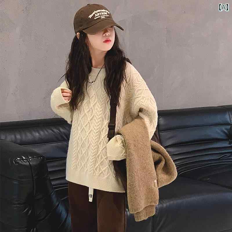 ・适用性别: 女・面料工艺: 柔软处理・风格: 韩版・适合年龄段: 中大童(8岁以上，140cm以上)・适合季节: 冬季,春季,秋季・毛线粗细: 普通毛线・厚薄: 普通・袖长: 長袖・闭合款式: 套头衫・图案: その他・图片实拍: 实拍有模特・是否库存: 是・元素: 运动,卡通,可爱,欧美・上市年份季节: 2024年秋季・AQL抽检标准: 无・平车针距12~14针/3cm: 是・毛头/杂余线头是否修剪: 明显部位已修剪・面料名称: 涤纶・主面料成分: 聚酯纤维（涤纶）・主面料成分含量: 95%及以上・安全等级: B类・领型: 圆领・是否连帽: 不连帽・颜色: 杏色,红色・适合身高: 120cm,130cm,140cm,150cm,160cm,170cm・有可授权的自有品牌: 是・是否跨境出口专供货源: 是・衣门襟: 套头・是否IP授权: 见描述・产品类别: 童毛衣