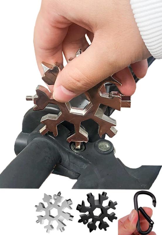 【Eesu cos】18種類 自転車工具 キーホルダー 六角レンチ 六角レンチセット サイクリング 車 キャンプ 多機能キーホルダー アウトドア用品としても【全18通り多機能キーホルダー】六角レンジ、プラス・マイナスドライバー、栓抜きなど1つで18通り（1つはキーホルダーホールとして利用しております。）の使い方が可能となります【コンパクトで持ち運びにも最適】専用のカラビナが付属しており、持ち運びにも便利ですベルトに付けても良し、リュックやカバンにも簡単に取り付けが可能です【いざと言う時に持っていると非常に便利】工具として持ち運ぶ事も、ちょっとしたキーホルダーとして持ち運ぶ事も可能ですいざと言う時に持っていると、非常に便利です【自転車工具、自動車工具、キャンプ用品などに】自転車や自動車の工具としてもご使用いただけますが、キャンプやアウトドアの時の便利グッツとしてもオススメです【他にないデザインキーホルダーとしてもGOOD】デザイン性にも優れており、お洒落なキーホルダーとしてもオススメです