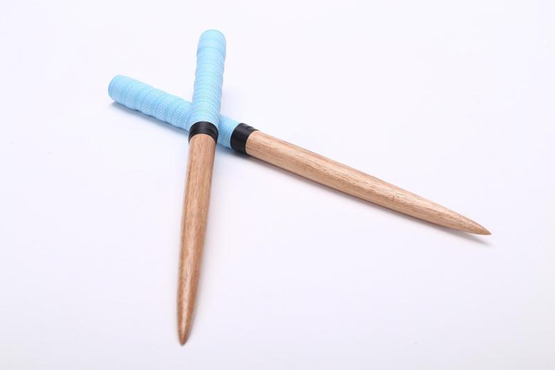 【 逆鱗】木製バット素材 光沢 しなるマイバチ テーパーロール仕様 ゴムの木（木製バット素材）反発力が自慢アーケードゲーム 直径20ミリ全長350mm 赤 黒 黄 紫 空 藍 青あります