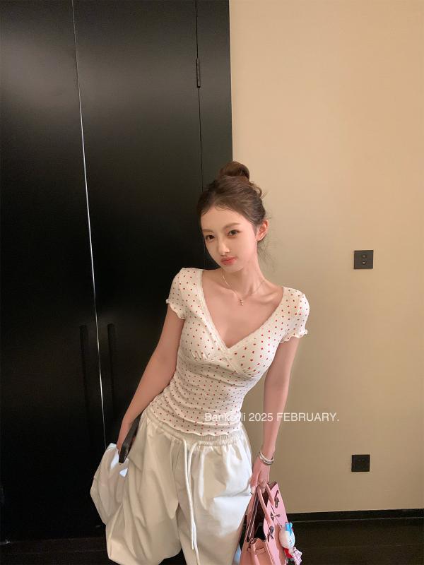 Tシャツ レディース 半袖 トップス 韓国風 スリム Tシャツ カットソー 白 ショート丈 へそ出し 接触冷感