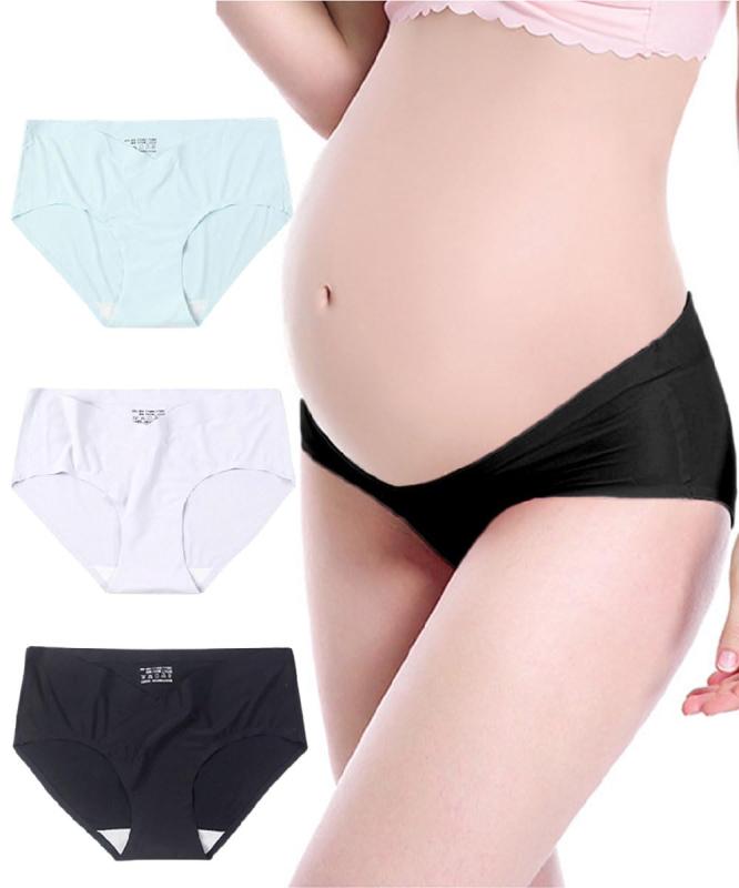 [Booberg] マタニティショーツ セット ローライズ シームレス 大きいサイズ 【チクチクしないシームレス素材xクロッチ部分綿100%x3枚セット】&amp;#x2705;【 極上の快適さとスタイリッシュなデザイン 】 シームレスマタニティショーツは、快適さとスタイルを兼ね備えたインナーウェアです。柔らかく伸縮性のあるナイロンとポリウレタンの素材で作られ、肌に優しいコットン100％のクロッチ部分が、妊娠中の敏感な肌を優しく守ります。服にラインが出にくく、どんな服装にもマッチ。おしゃれなママにぴったりのシームレスショーツで、毎日をもっと快適に、スタイリッシュに過ごしましょう。&amp;#x2705;【 カラーを楽しむ6色展開 】 このシームレスマタニティショーツは、6つの可愛らしいカラー展開が魅力です。毎日違う色を楽しめるので、気分やコーディネートに合わせて自由に選べます。シンプルで無地のデザインは、どんなファッションにも合わせやすく、毎日の選択に迷いません。お得な3枚セットで、常に新しい気分で過ごせるのも嬉しいポイントです。&amp;#x2705;【 オールシーズン快適な通気性 】 シームレスマタニティショーツは、オールシーズン快適に着用できるよう設計されています。通気性が良く、蒸れにくいので、夏でも快適に過ごせます。柔らかく伸縮性のある素材が体の動きにフィットし、妊娠初期から後期、産前産後まで長く使用できます。デリケートな時期でも快適さを保ち、ストレスフリーな毎日をサポートします。&amp;#x2705;【 お腹を圧迫しないV字フロントデザイン 】 V字フロントデザインのシームレスマタニティショーツは、お腹を圧迫しない設計です。お腹を締め付けずにフィットするので、妊娠中期から後期、さらには産後まで安心して使用できます。検診用や帝王切開の傷口が気になる方にも最適。ショーツのラインが響かないため、どんな服を着ても安心です。毎日をもっと快適に、そしてストレスフリーに。&amp;#x2705;【カラーとサイズ】各 3枚セット 。セットは2種類【セット1】 CUTE （ キュート ） ライトピンク / サーモンピンク / ベージュ【セット2】 COOL （ クール ） ライトパープル / ライトブルー / ブラック。サイズは5種類[ Mサイズ : ウエスト60～80cm / ヒップ64～80cm ] [ Lサイズ : ウエスト64～86cm / ヒップ70～86cm ] [ XLサイズ : ウエスト68～92cm / ヒップ76～92cm ][ XXLサイズ : ウエスト72～98cm / ヒップ80～98cm ][ XXXLサイズ : ウエスト78～104cm / ヒップ80～106cm ]からお選びいただけます。< 素材 > ナイロン 87% ポリウレタン 13% （ 股あて部 綿 100% ）【30日間の交換/日本人対応】