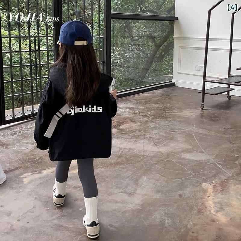 ・カテゴリ: 童外套・スタイル: 休闲・主な素材: 锦纶100%・ネックライン: 圆领・袖丈: 长袖・柄: 其他・厚さ: 普通・フード: なし・デザイン要素: 运动・クロージャー: 拉链・衣丈: 中长款・カラー展開: 黒色、米色・サイズ展開: 100、110、120、130、140、150、160・対象身長: 100cm、110cm、120cm、130cm、140cm、150cm、160cm・対象年齢: 3〜8歳・裏地素材: 聚酯纤维90%