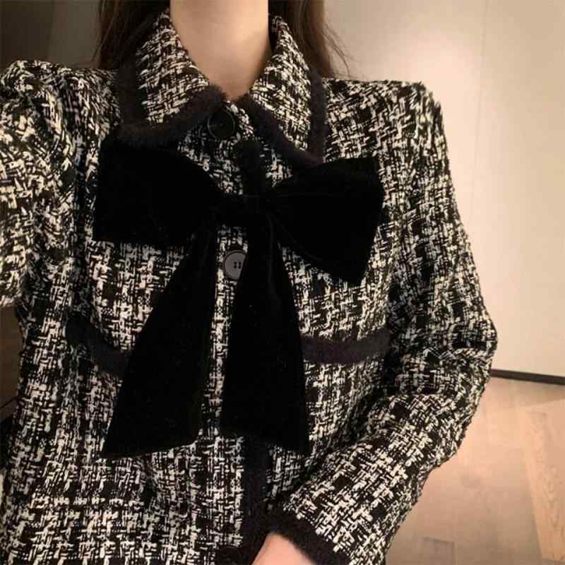 Coat - レディース コート 短丈 フランネル 格子柄 修身 長袖 スタンドカラー ボタン ステッチ 立体装飾 切り替え ポケット かわいい 甘め フレンチ スタイル 秋冬 厚手 ポリエステル 素材 軽量 通勤 デート 普段使い ブラック グレー ベージュ 40代