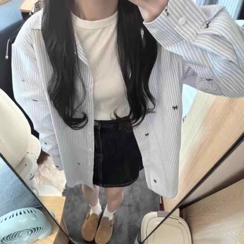 秋 シャツ 女性用 ストライプ柄 デザイン性 韓国風 ゆったり シルエット 長袖 切り替え トップス ポロシャツ シャツ コットン混 ポリエステル 吸湿速乾 快適 素材 中長丈 スタンドカラー シングルブレスト ボタン 日常使い 軽量 通勤 秋冬 カジュ