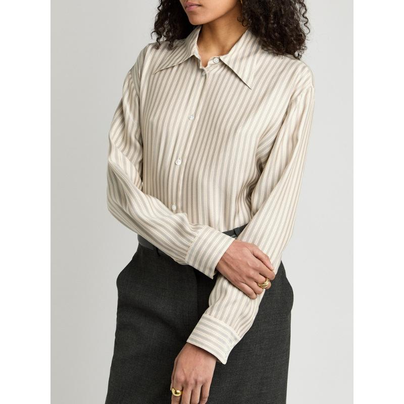 レディース シャツ トップス 長袖 ストライプ 柄 翻領 シングルブレスト ボタン 綿サテン 素材 気質 通勤 スタイル 普段使い 秋 シーズン シンプル デザイン 普通丈 シック ブラウス ストライプパターン 基本スタイル シャツカラー 洗練 シルエッ