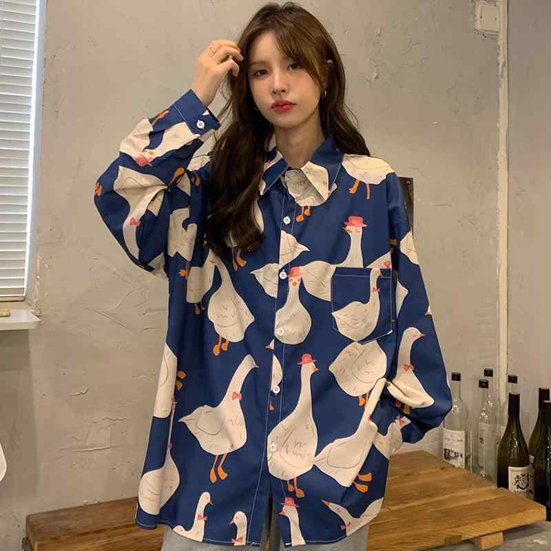 Other - シャツ レディース 長袖 春夏 薄手 復古 韓国風 優しい ゆったり シック トップス ポロカラー 直筒 ミドル丈 単排ボタン プリント ポリアエステル 100% 甘め スタイル カードプリント 開襟 ライトブルー ブルー カジュアル 普段使い 清新 か