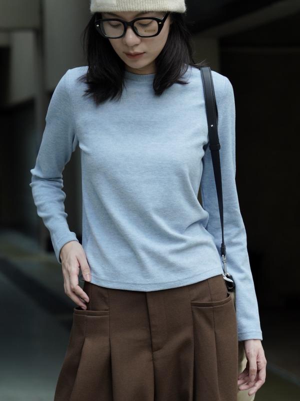 長袖 Tシャツ 女性用 冬用 保暖 インナー トップス コットン 桑蚕シルク 混紡 接触冷感 切り替え デザイン 丸首 ゆったり シルエット 显瘦 軽量 吸湿速乾 純色 ホワイト ブラック ライトブルー 秋冬 普段使い 日韓 スタイル ルームウェア