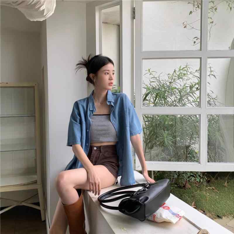 レディース シャツ トップス 短袖 牛仔 デニム 綿 素材 春夏 秋冬 開襟 ワイドシルエット ゆったり デザイン 薄手 軽量 吸湿速乾 街頭 カジュアル 普段使い 通勤 外出 コーデ ディープブルー ライトブルー 純色 無地 中長丈 ポロカラー ボタン