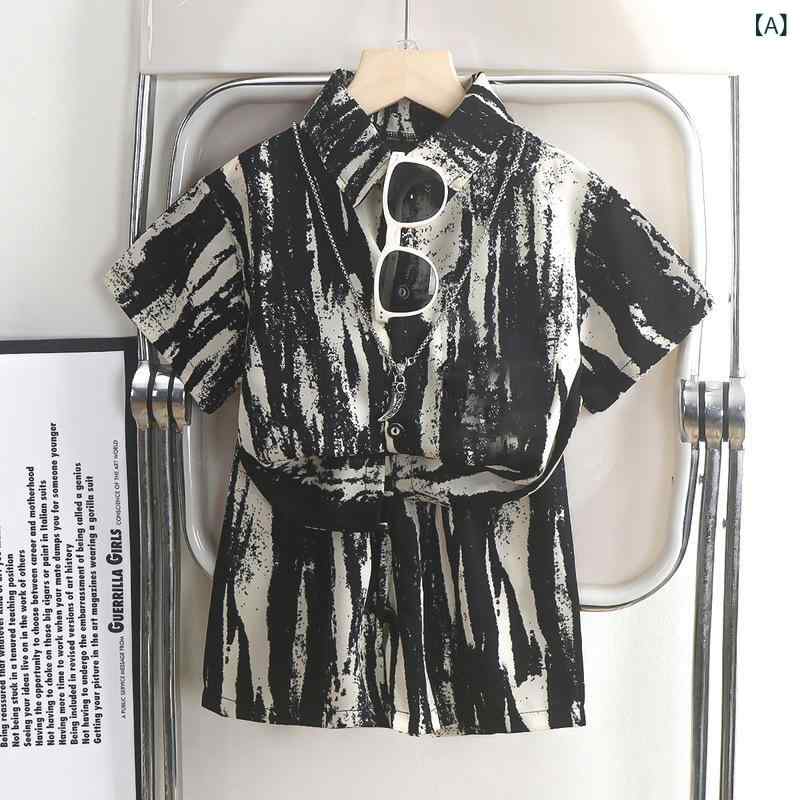 ・性別: 男・スタイル: 韓版・カテゴリ: 童セット・セット内容: 2点セット・袖丈: 短袖・パンツ丈: ショートパンツ・フード: なし・加工: 柔軟加工・厚み: 薄手・柄: 花柄、抽象柄・要素: セットアップ、卡通、開衫・主素材: ポリエステル100%・安全基準: Aクラス・留め具: シングルボタン・身長対応: 80cm、90cm、100cm、110cm、120cm、130cm、140cm、150cm、160cm・カラー展開: 水墨白、椰樹、海報緑、綴橙、山水藍、豹紋圈、孔雀翎、水墨緑、紅玫瑰