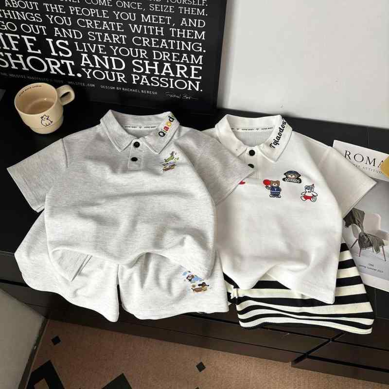 ・カテゴリ: 童セット・スタイル: 韓風・セット内容: トップス＆ショーツ・セット数: 2点・対象年齢: 中小童(3~8歳)・対象身長: 100~140cm・袖丈: 短袖・フード: なし・パンツ丈: ショート・加工: 柔軟加工・厚み: 普通・柄: 卡通・トップス形状: プルオーバー・カラー展開: 白、グレー・サイズ展開: 80、90、100、110、120、130、140、150、160、170・素材: 綿63%