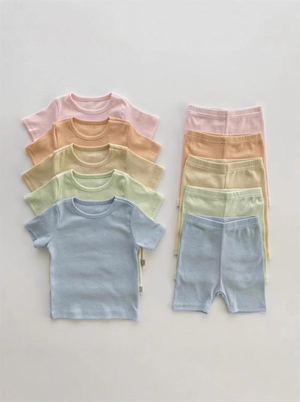 ・カテゴリ: 童セット・スタイル: 韓国風・セット内容: 2点セット・対象年齢: 1〜3歳・袖丈: 短袖・フード: なし・パンツ丈: ショートパンツ・主な素材: 綿95%・生地加工: 柔軟処理・厚み: 薄手・柄: 無地・トップス着用方法: プルオーバー・カラー展開: ピンク、グリーン、ブルー、イエロー・サイズ展開: 73、80、90、100、110、120