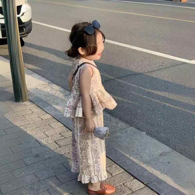 女児 キッズ 子供服 セット トップス 無袖 上衣 花柄 花びら プリント フラワーデザイン スカートパンツ 九分丈 ストレート 細身 薄手 綿 コットン 100% 夏 春夏 季節 軽量 通気性 吸湿 速乾 かわいい 民族風 韓風 ファッション 3～8歳