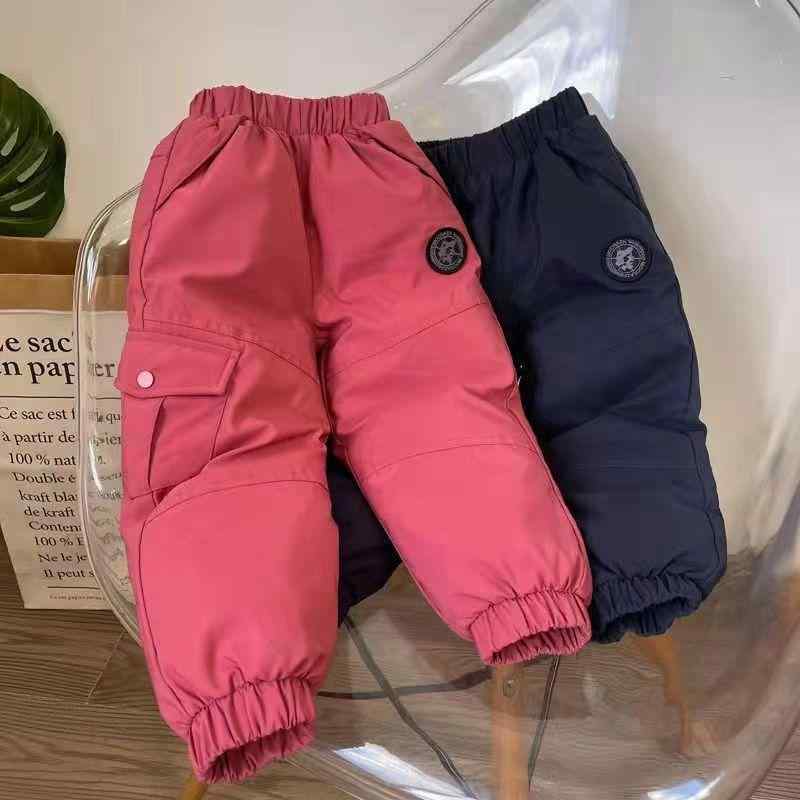キッズ 男の子 女の子 冬 保暖 工装パンツ 長ズボン 厚手 羽毛加工 ニット 柔らかい 生地 黒 赤 茶色 ユニセックス 子供服 3〜8歳 100〜140cm 通年 普段使い カジュアル スタイル 純色 実用 軽量 伸縮性 吸湿 速乾 機能 長パン ボ