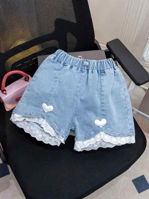 女の子 ショートパンツ 子供 牛仔 デニム 薄手 綿素材 夏用 韓流スタイル かわいい レース 花辺 ハート柄 ライトブルー ミッドライズ 伸縮性 吸湿速乾 普段使い 遊び着 3～8歳 80～130cm 対応