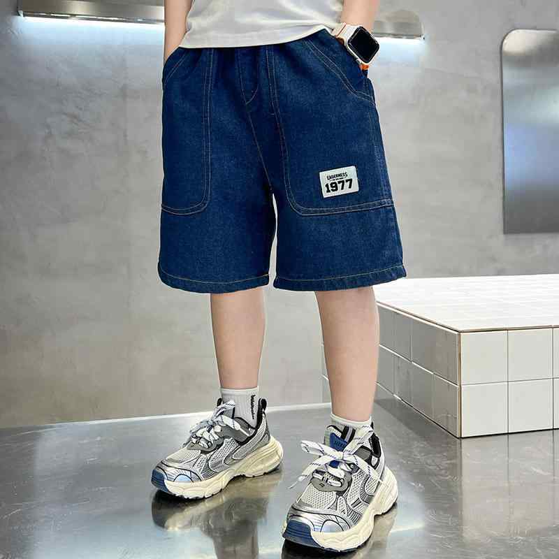 キッズ 男の子 デニム 短パン 夏 コットン 柔らか素材 ミッドライズ 韓国風 スタイリッシュ 子供用 5分丈 ブルー 吸湿速乾 伸縮性 カジュアル 普段使い アウトドア 遊び着 ビッグシルエット 軽量 通気性 字母柄 潮っぽい 8歳以上 中大童 安全B